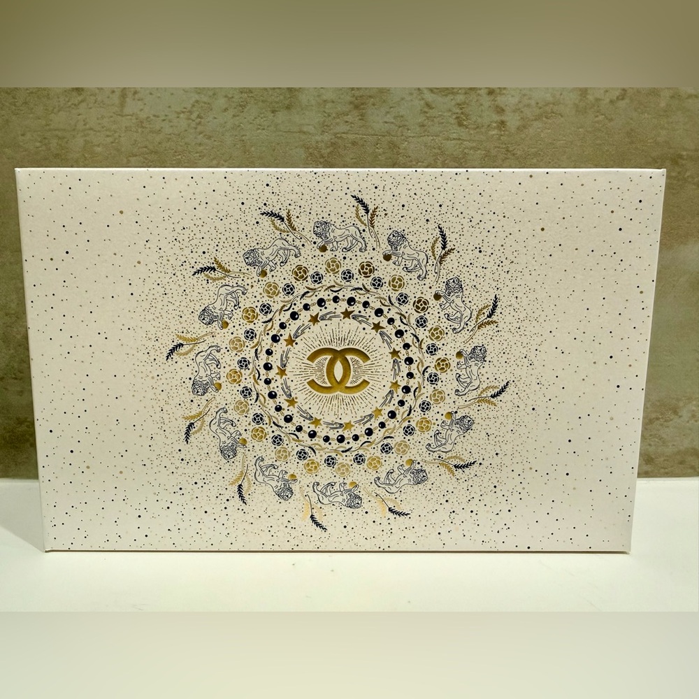 CHANEL 2025 Holiday Tweed Beauty Pouch w Box - Limited Edition